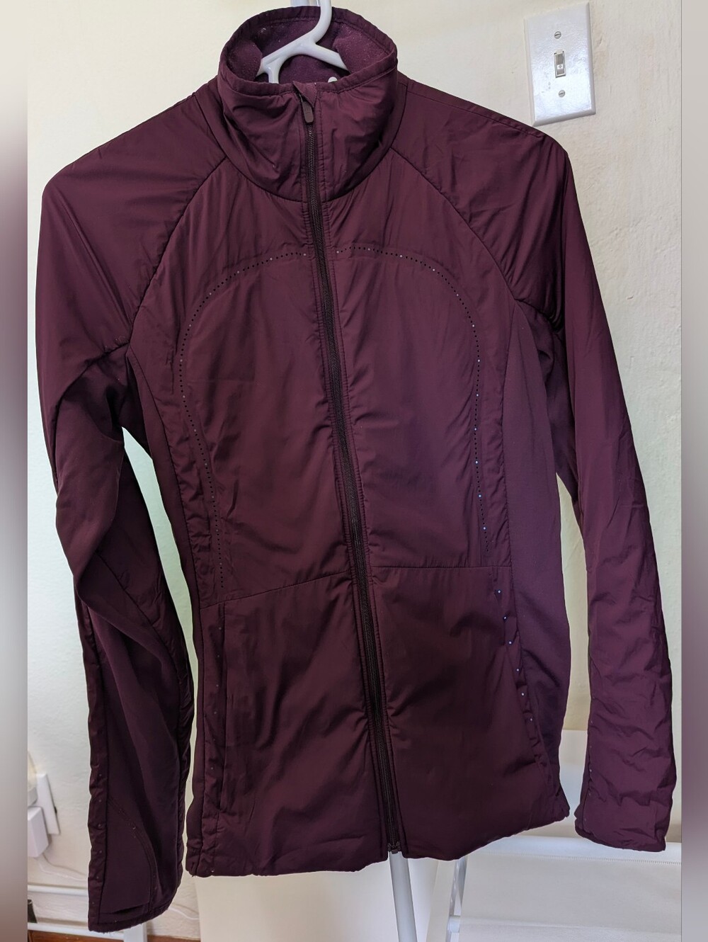 Lululemon Women's Plum Full-Zip Run For Cold Size 6 Jacket